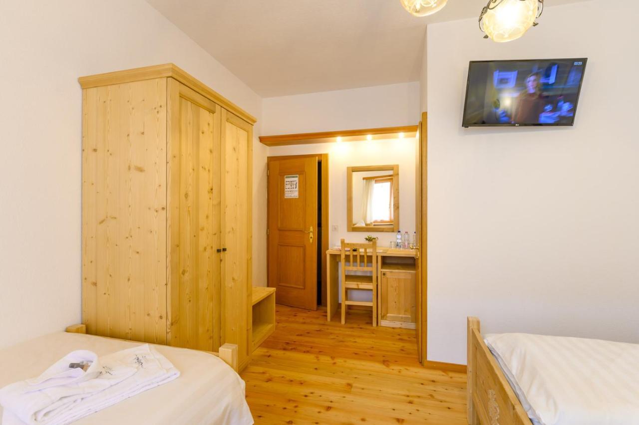 Hotel Centrale, Typically Swiss Poschiavo Ngoại thất bức ảnh