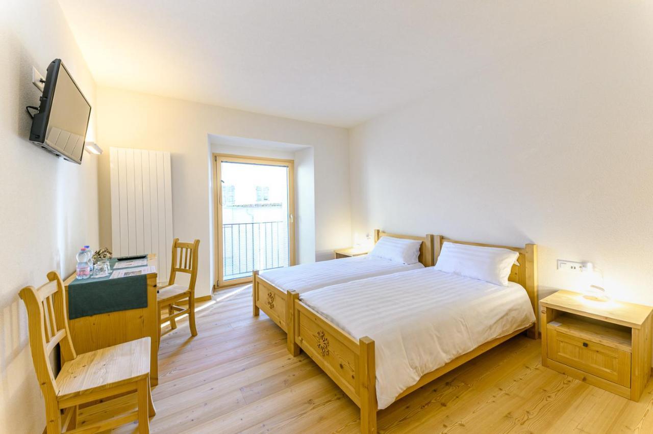 Hotel Centrale, Typically Swiss Poschiavo Ngoại thất bức ảnh