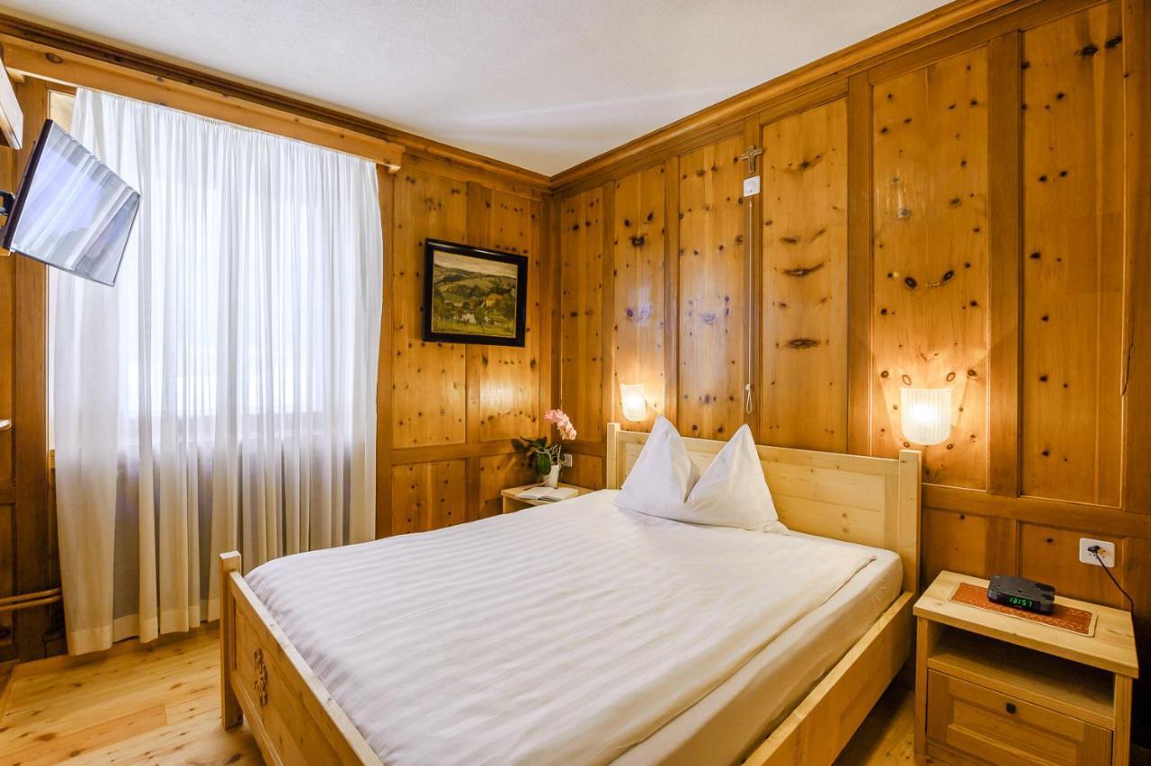 Hotel Centrale, Typically Swiss Poschiavo Ngoại thất bức ảnh