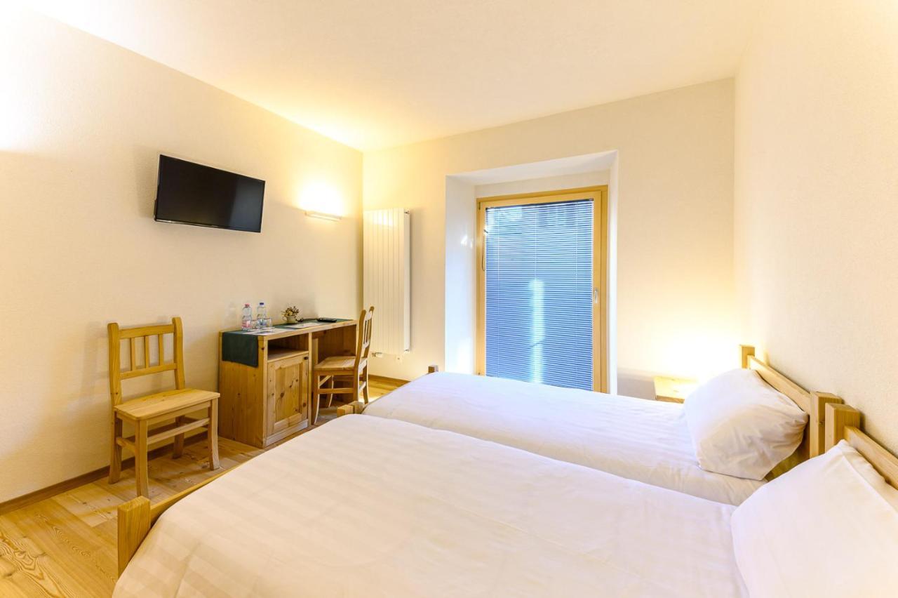 Hotel Centrale, Typically Swiss Poschiavo Ngoại thất bức ảnh