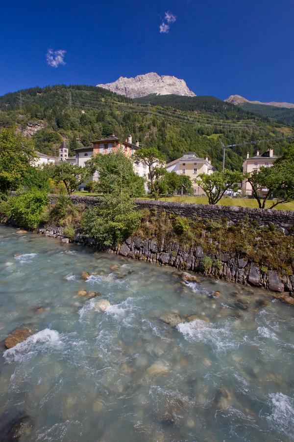 Hotel Centrale, Typically Swiss Poschiavo Ngoại thất bức ảnh