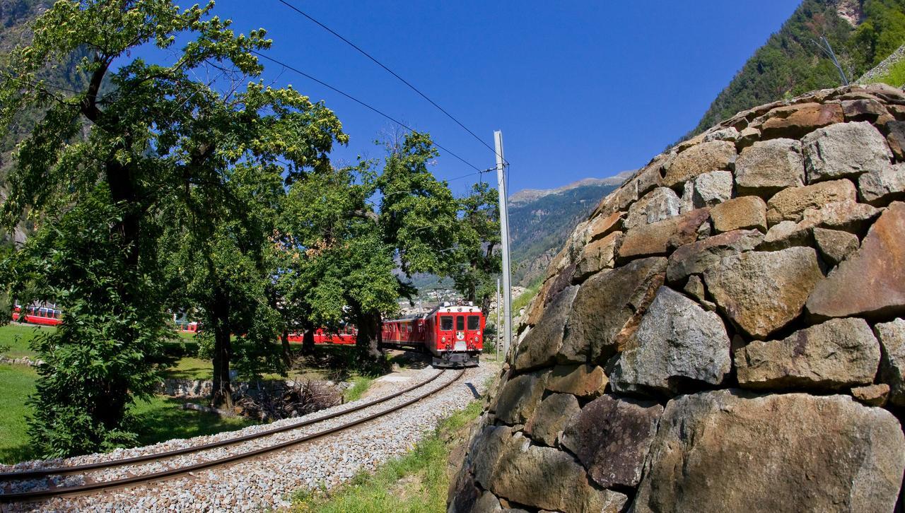 Hotel Centrale, Typically Swiss Poschiavo Ngoại thất bức ảnh
