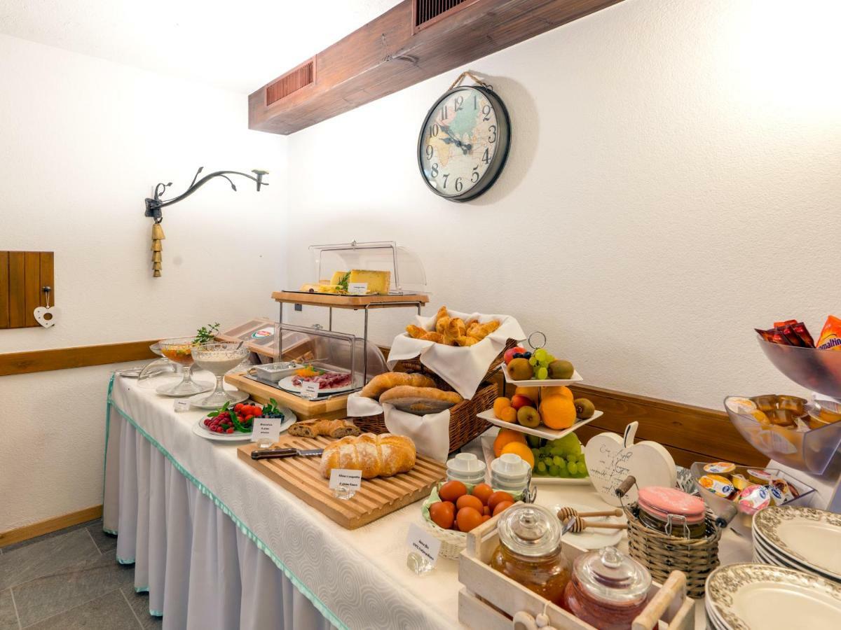 Hotel Centrale, Typically Swiss Poschiavo Ngoại thất bức ảnh